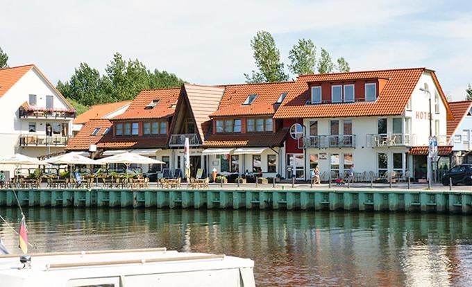Hotel Zur Bruecke Greifswald Ngoại thất bức ảnh