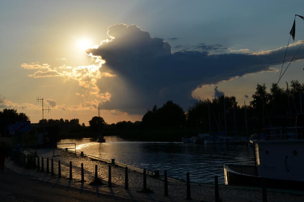Hotel Zur Bruecke Greifswald Ngoại thất bức ảnh